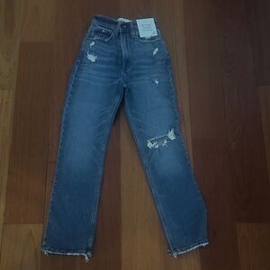 Brand New Abercrombie & Fitch Distressed Blue Jeans size 23, 000 Regular